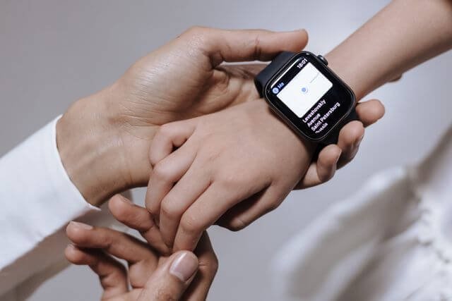 How To Introduce A Kid’s Smartwatch Without It Feeling Like Surveillance How To Introduce A Kid’s Smartwatch Without It Feeling Like Surveillance